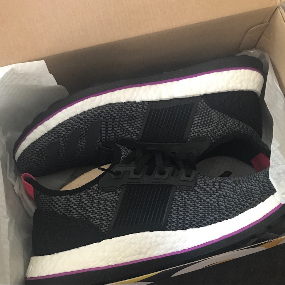New! Adidas BOOST Women’s 10.5 Grey Running Shoes - Picture 4 of 8